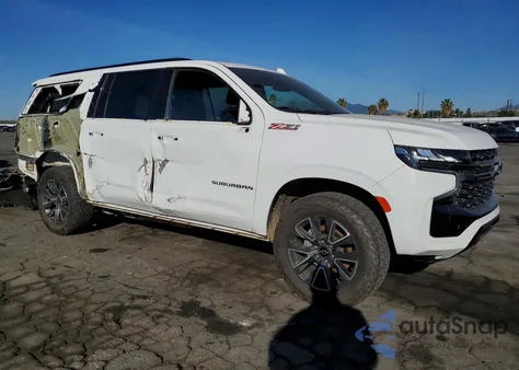 2022 Chevrolet Suburban K1500 Z71 z USA, uszkodzony, nr VIN 1GNSKDKD5NR275738